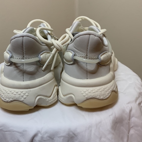 NWT Adidas Ozweego Sneakers - Picture 4 of 7